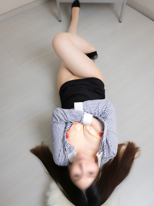 錦織 かやの｜大阪 梅田 兎我野町 ホテヘル＆デリヘル【イケない女教師】〜  イケない女教師がスーツ姿にハイヒール、Hな下着にパンスト着用であなたと妄想レッスン！