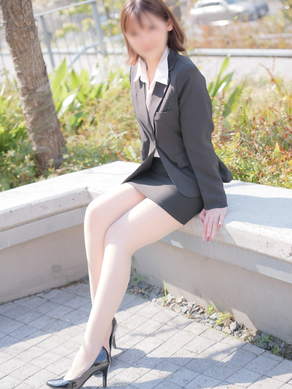 赤星 くれは｜大阪 梅田 兎我野町 ホテヘル＆デリヘル【イケない女教師】〜  イケない女教師がスーツ姿にハイヒール、Hな下着にパンスト着用であなたと妄想レッスン！