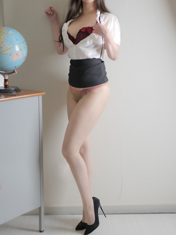 牧村 燈花｜大阪 梅田 兎我野町 ホテヘル＆デリヘル【イケない女教師】〜  イケない女教師がスーツ姿にハイヒール、Hな下着にパンスト着用であなたと妄想レッスン！