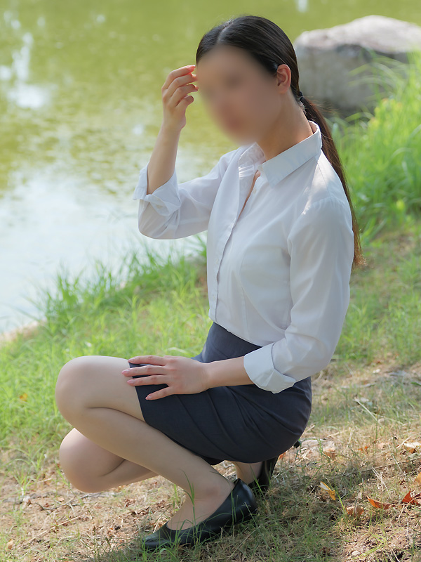 青葉 ちなつ｜大阪 梅田 兎我野町 ホテヘル＆デリヘル【イケない女教師】〜  イケない女教師がスーツ姿にハイヒール、Hな下着にパンスト着用であなたと妄想レッスン！